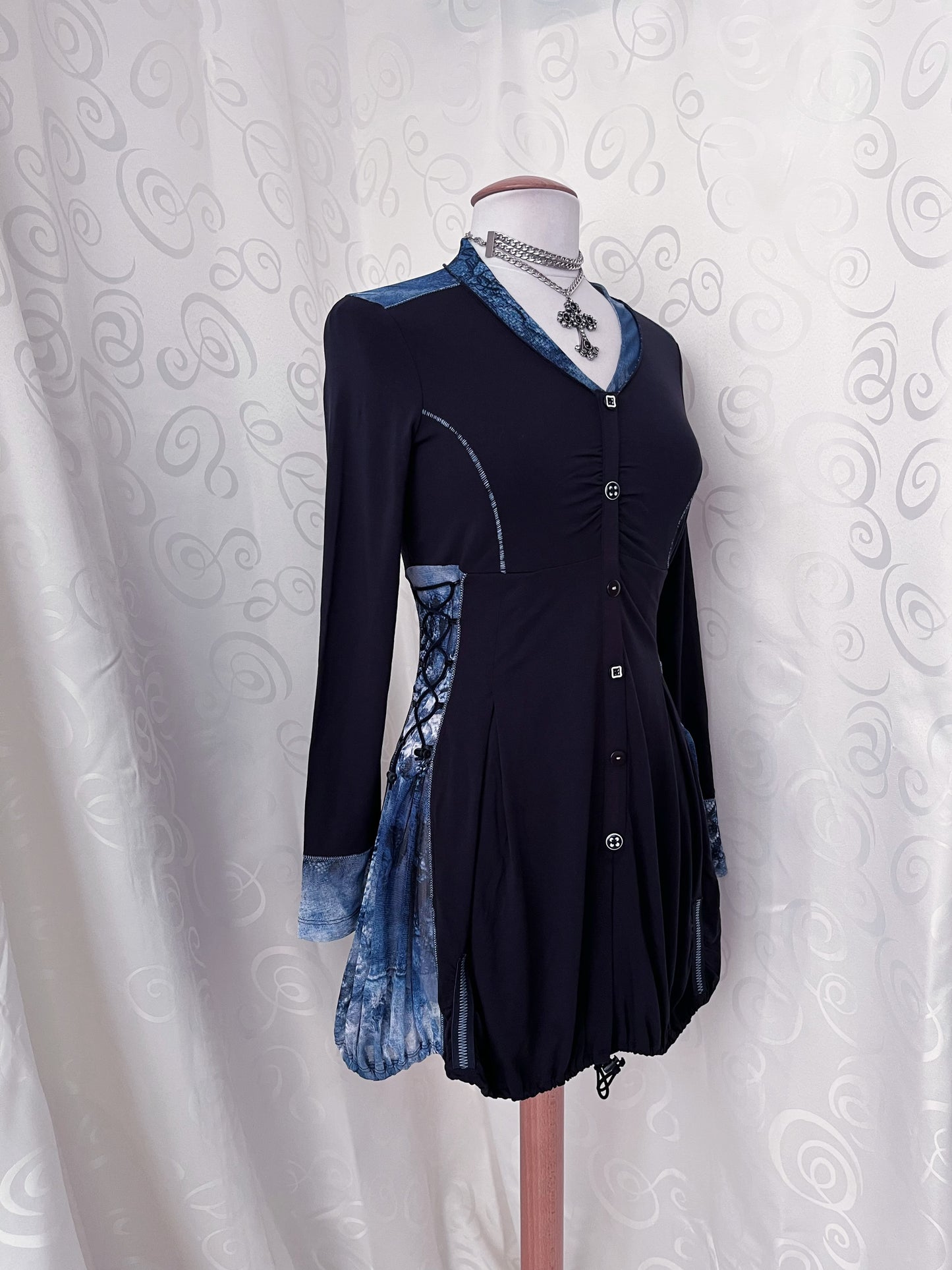 00’s whimsy mermaid shirt dress with lace up & sea mesh details on the sides, neckline & sleeves 🌊🧜‍♀️