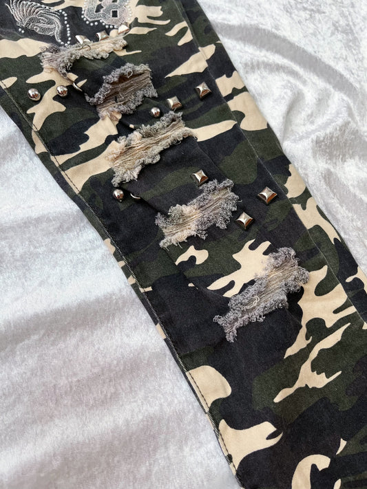 Alt ripped army jeans 🕸️🔫🦇