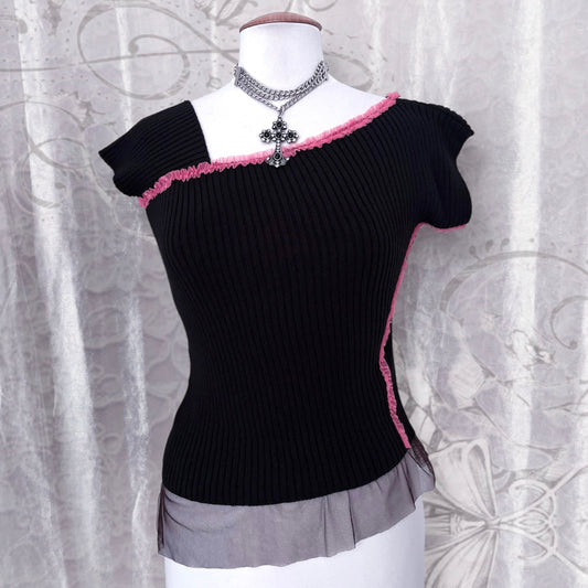 Deadstock dark fairy asymmetrical top with tulle detail 🎀