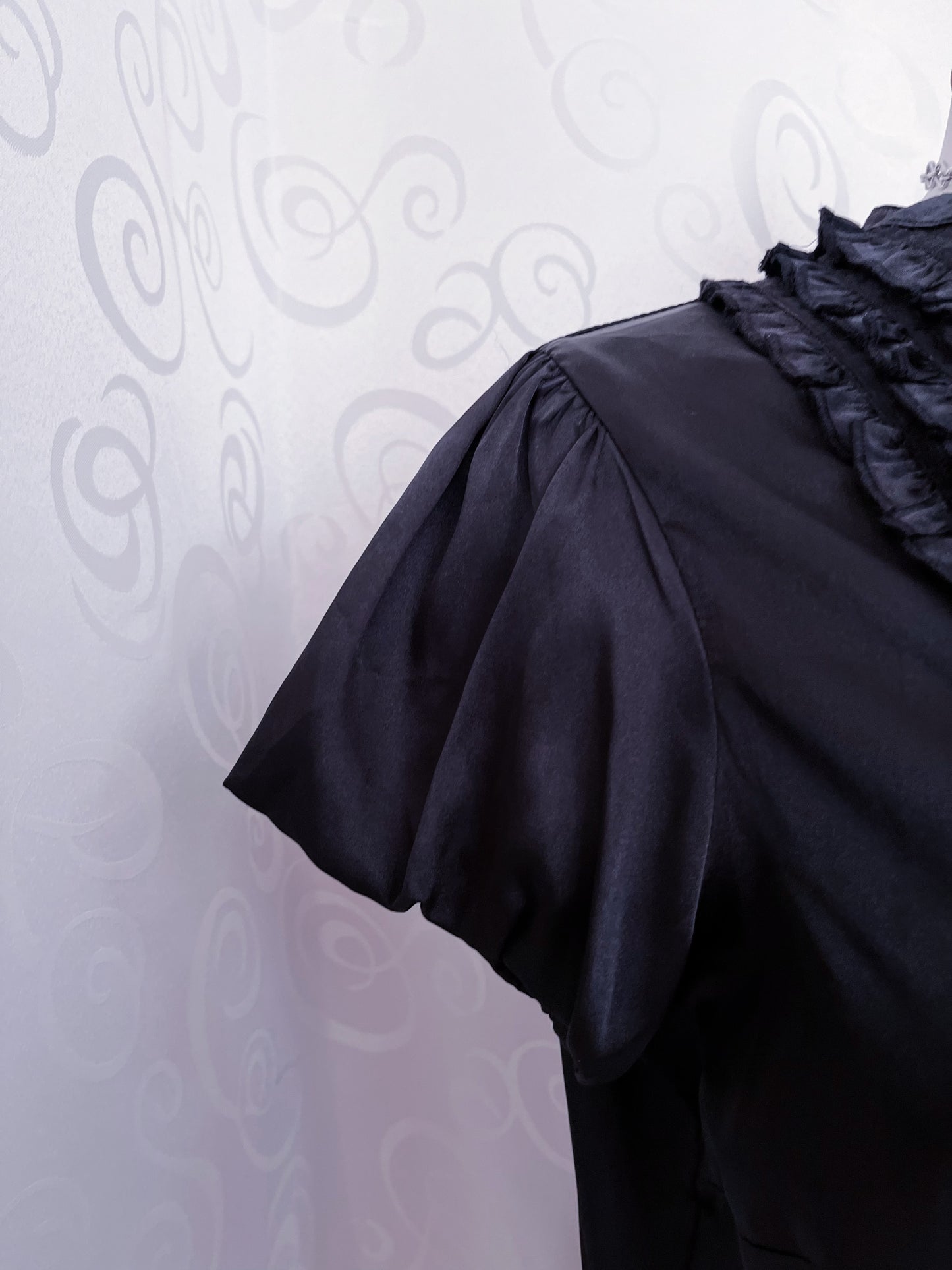 Gothic/Jirai Kei ruffle satin shirt with puff sleeves 🦇