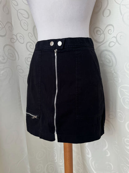 Alt denim style black zip-up skirt with pockets on the sides 🕷️