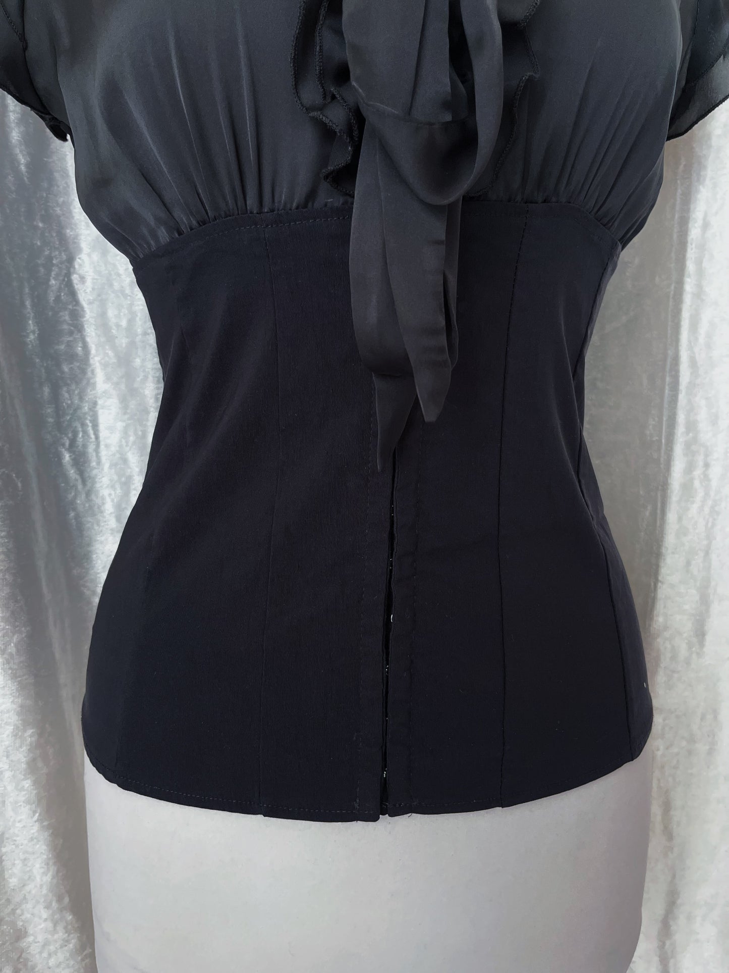 00’s Clockhouse Gothic shirt that closes with clasps and lace up back detail 🦇