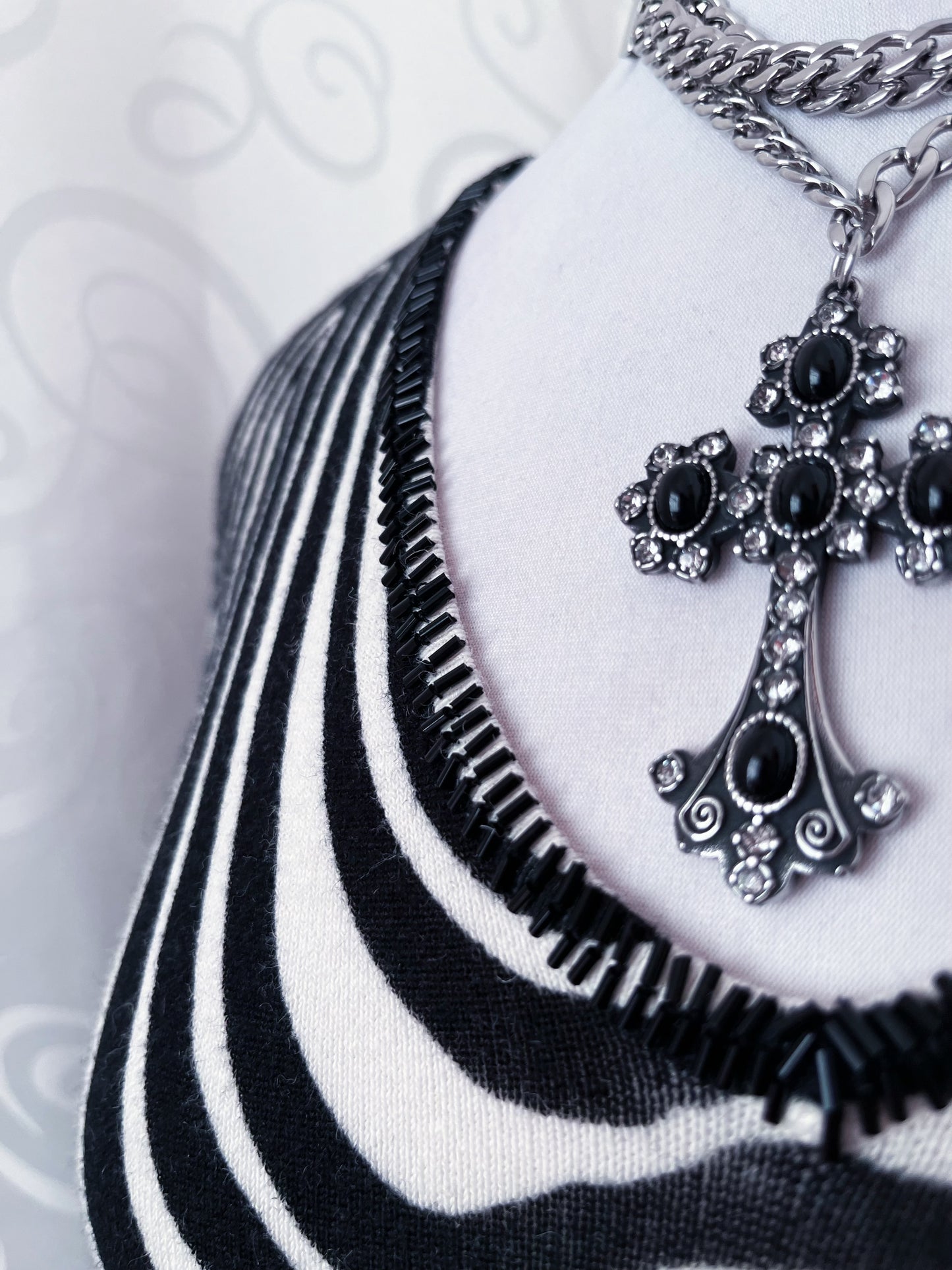 00’s Nicowa Gothic swirl top with beaded details 🕸️🕷️