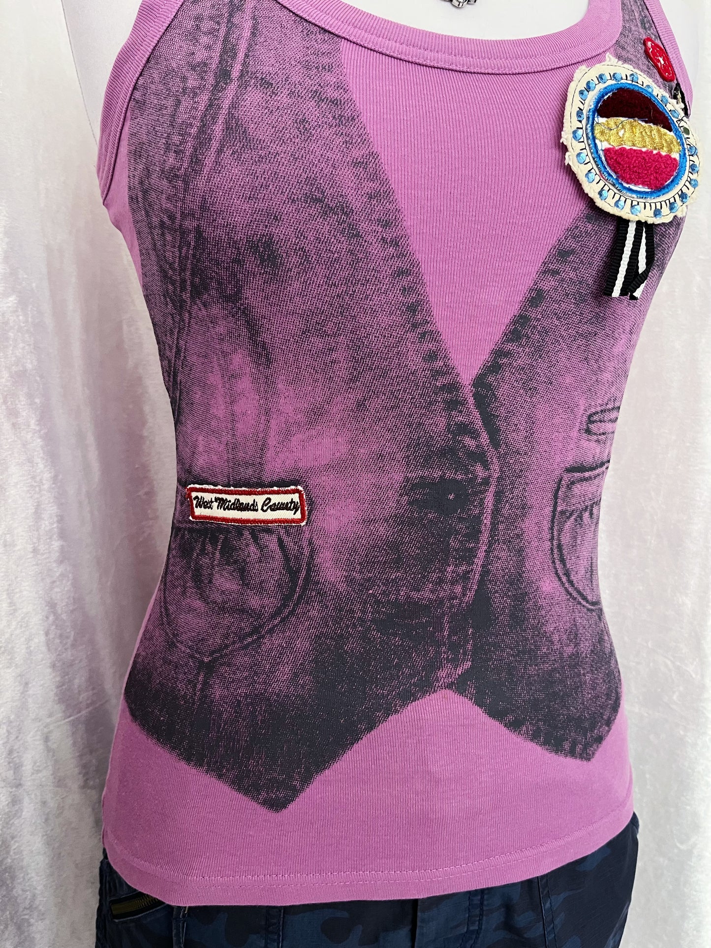 00’s pink woman tank top with vest print & patches