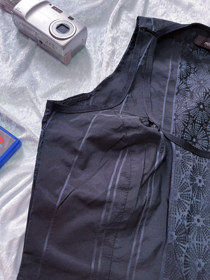 00’s Horror Protagonist / Dark coquette top 🌺