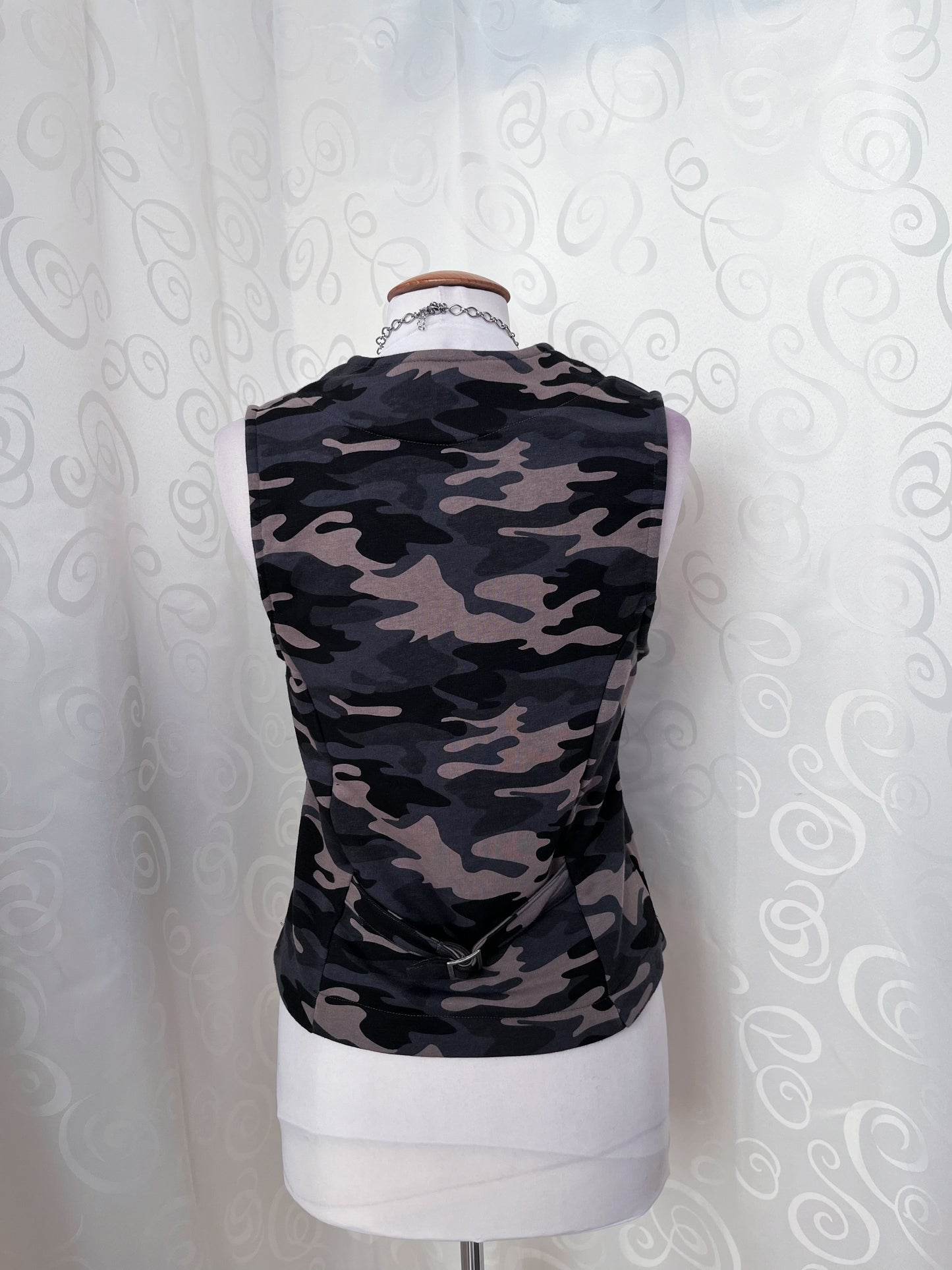 00’s iconic camo vest 🔫