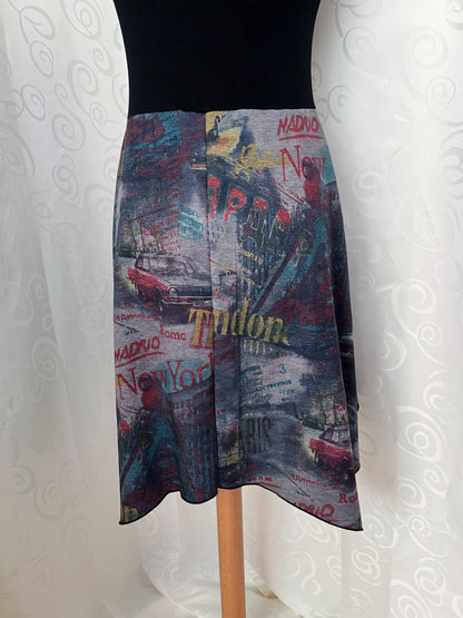 00’s asymmetrical city print dress with ruffle & stitches details 🌀🌃