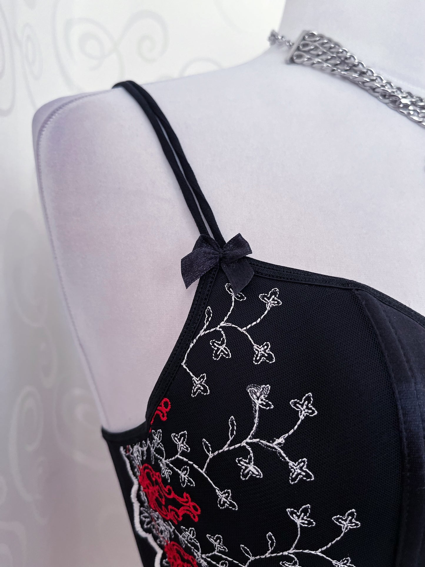 00’s whimsygoth satin corset with mesh & embroidered details 🫀🌀