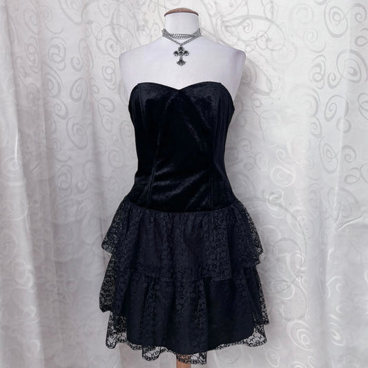 00’s Gothic ballerina style lace & velvet dress 🦇🌀