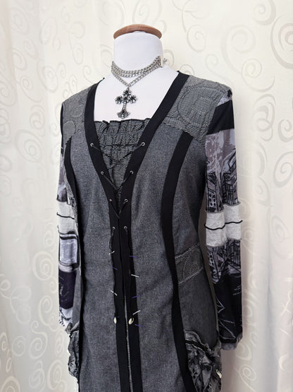 00’s Patchwork grey dress with lace-up detail, mesh sleeves & pockets 🌀🦇