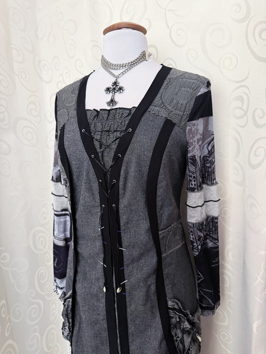 00’s Patchwork grey dress with lace-up detail, mesh sleeves & pockets 🌀🦇