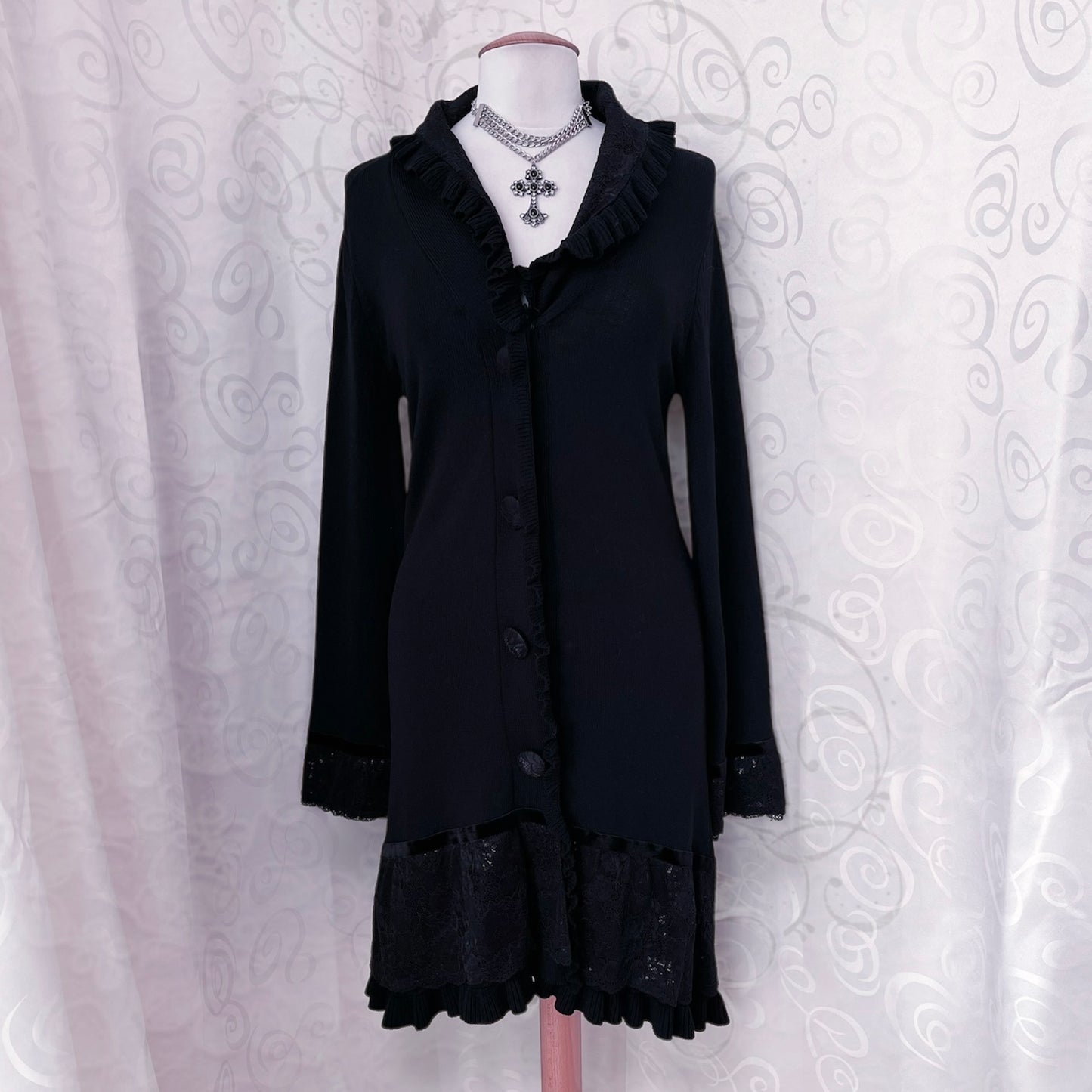 00’s Gothic heavy cardigan with lacey & velvet details 🦇🌀