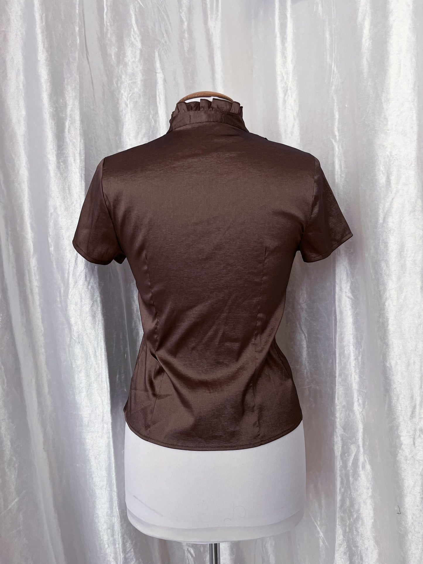 Shiny brown 00's ruffle shirt 🪽