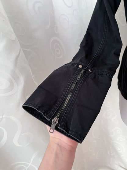 00’s iconic denim jacket with embroidered back detail 🌀