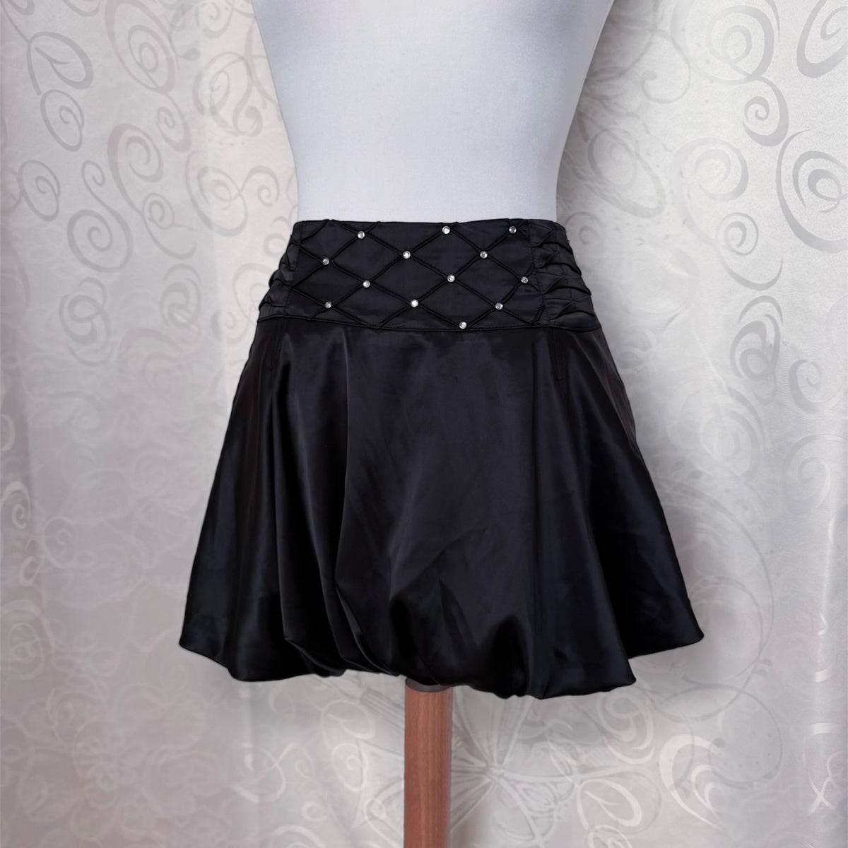 00’s Dark coquette black satin balloon skirt 🦇