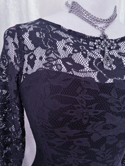 Iconic Gothic balloon lace dress 🦇