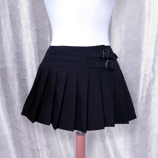 Alt mini low-waist, wrap-around skirt with belt buckle detail 🦇