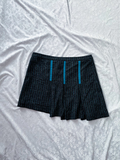 Cute 00’s wool asymmetrical skirt