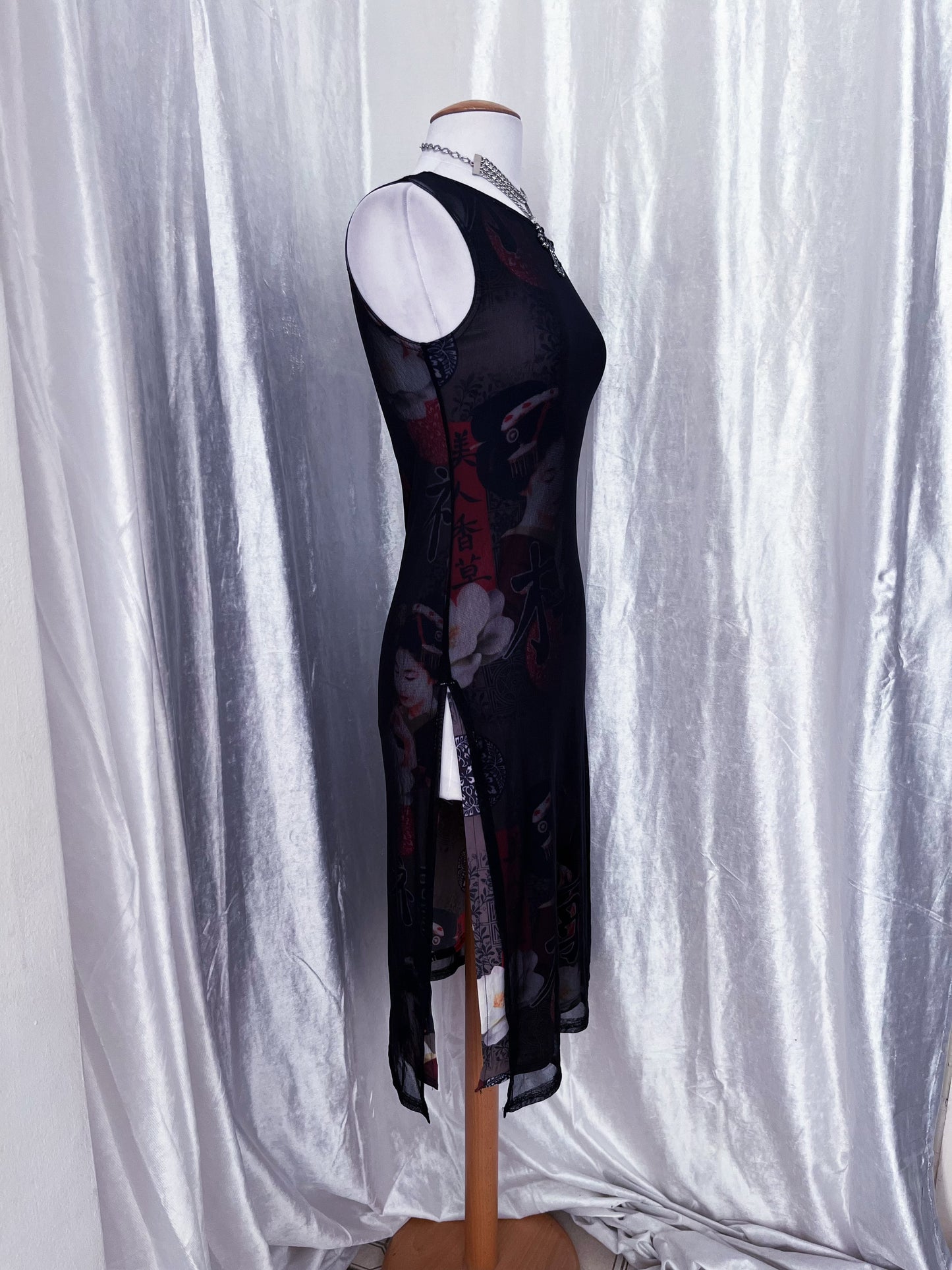 Iconic rare Geisha print mesh dress with slit sides 🍙🥢
