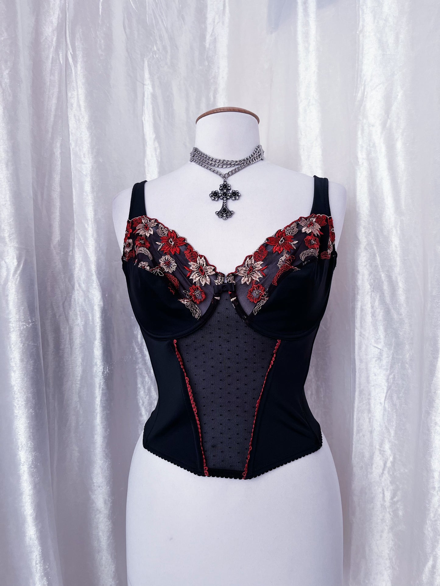 Fairy corset top with embroidered floral detail 💐