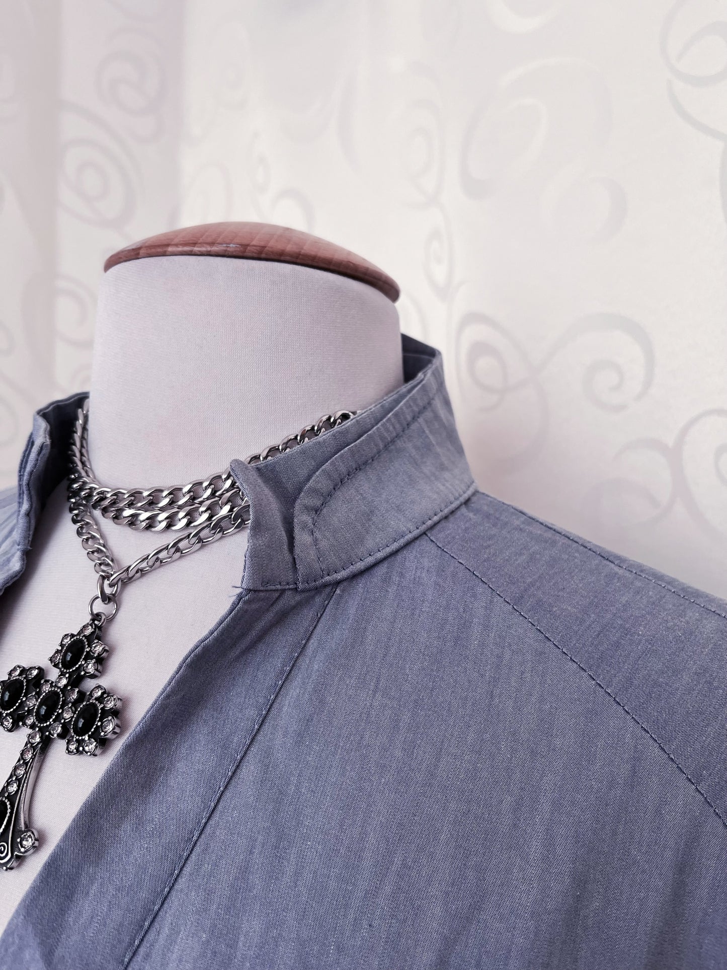 00’s whimsy/jirai kei lilac shirt with pleated details 🪻
