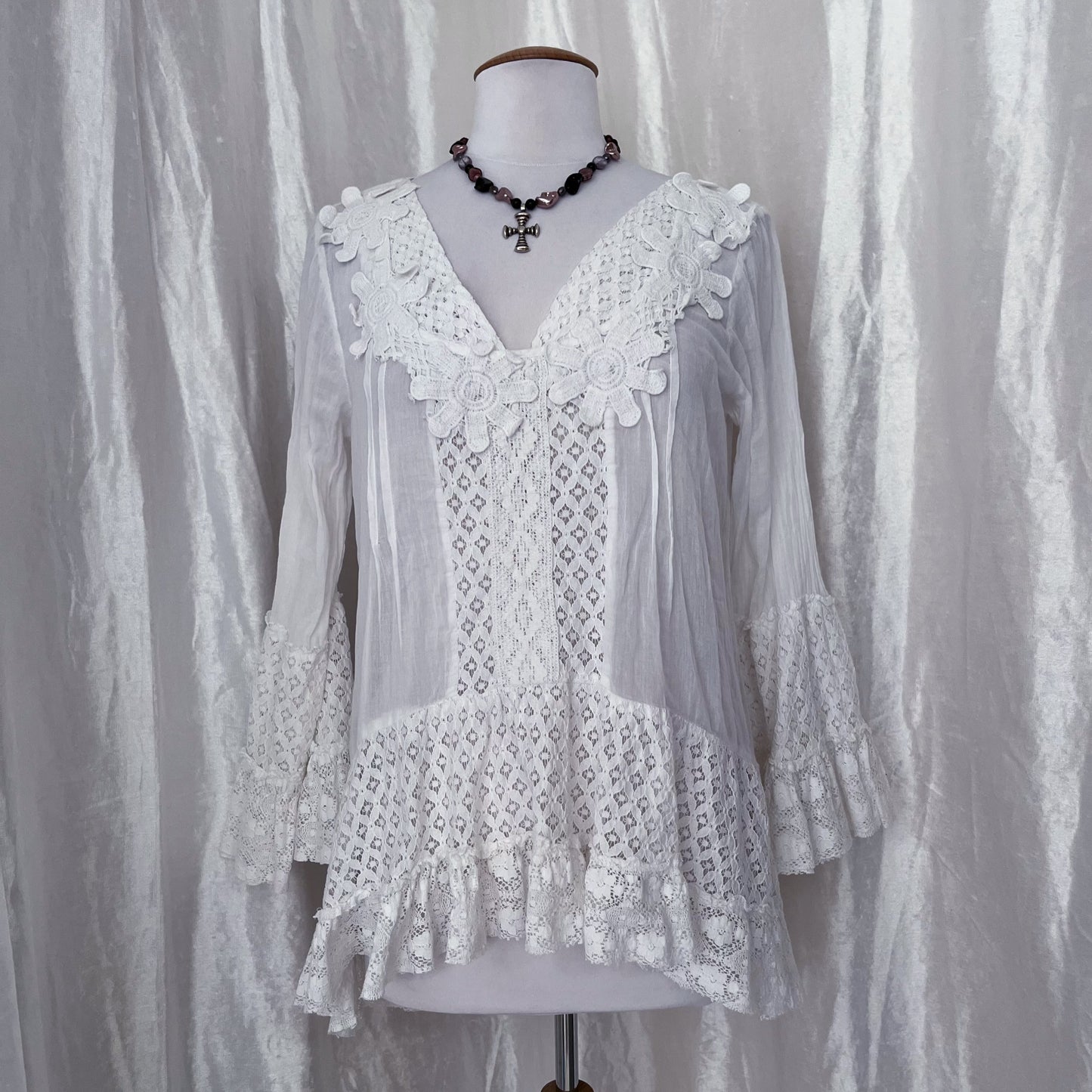 Vintage white coquette blouse 🪽