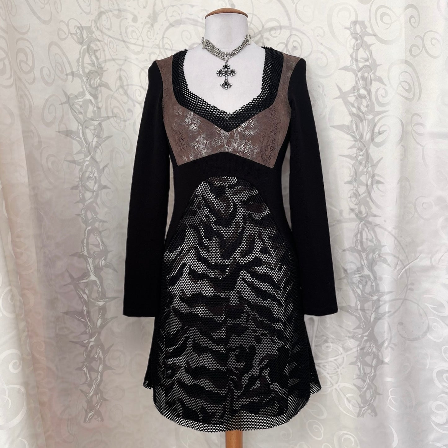 00’s SAVE THE QUEEN rare fishnet dress 🦇💜