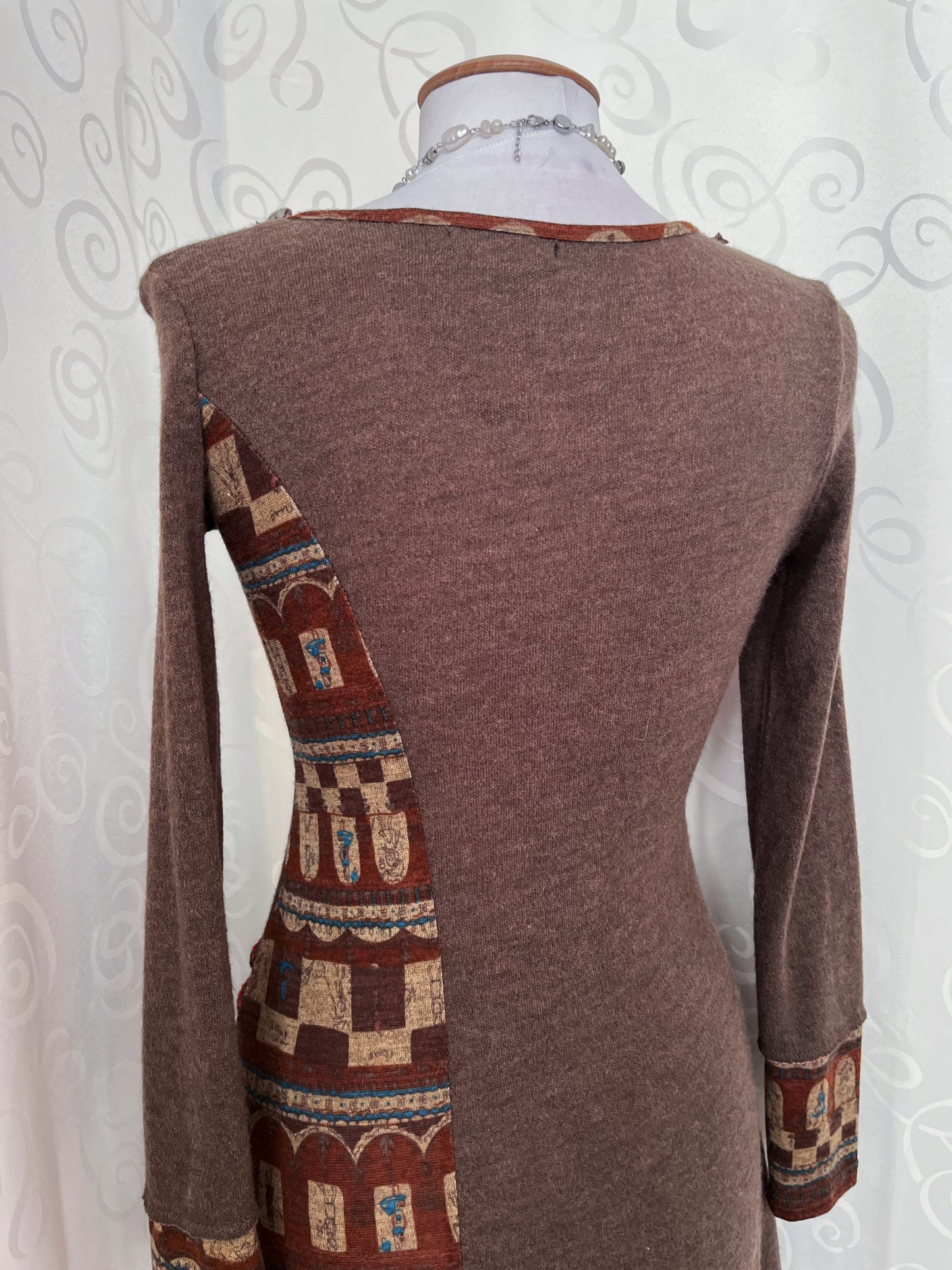 00's Whimsy Twee dress with beautiful egyptian design and faux mohair feel 🌒🍎