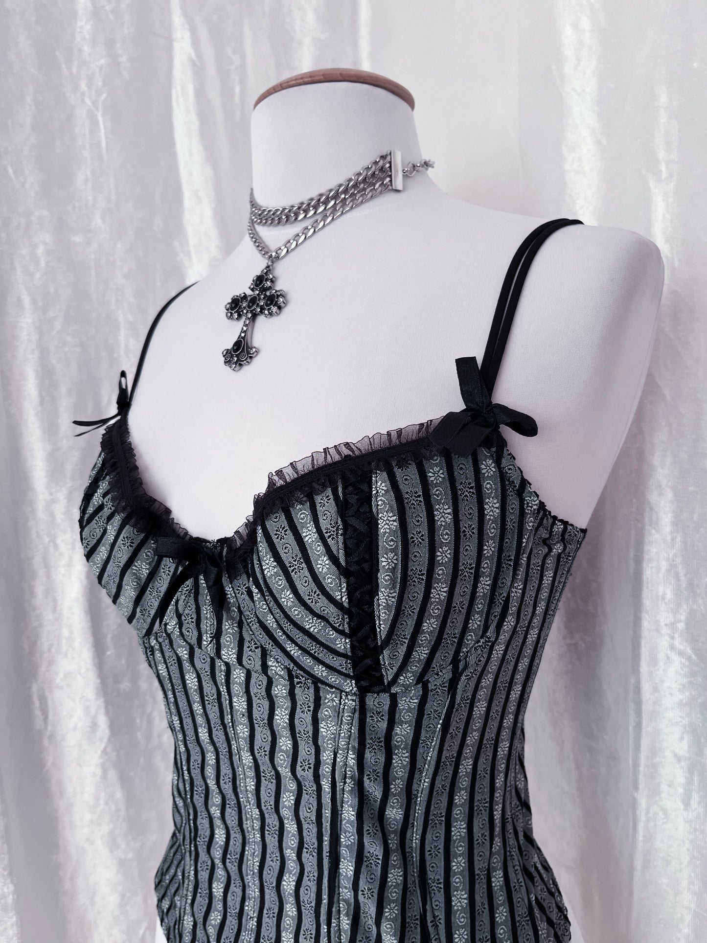 Dark coquette grey striped corset with embossed spiral & lace details 🕸️🎀