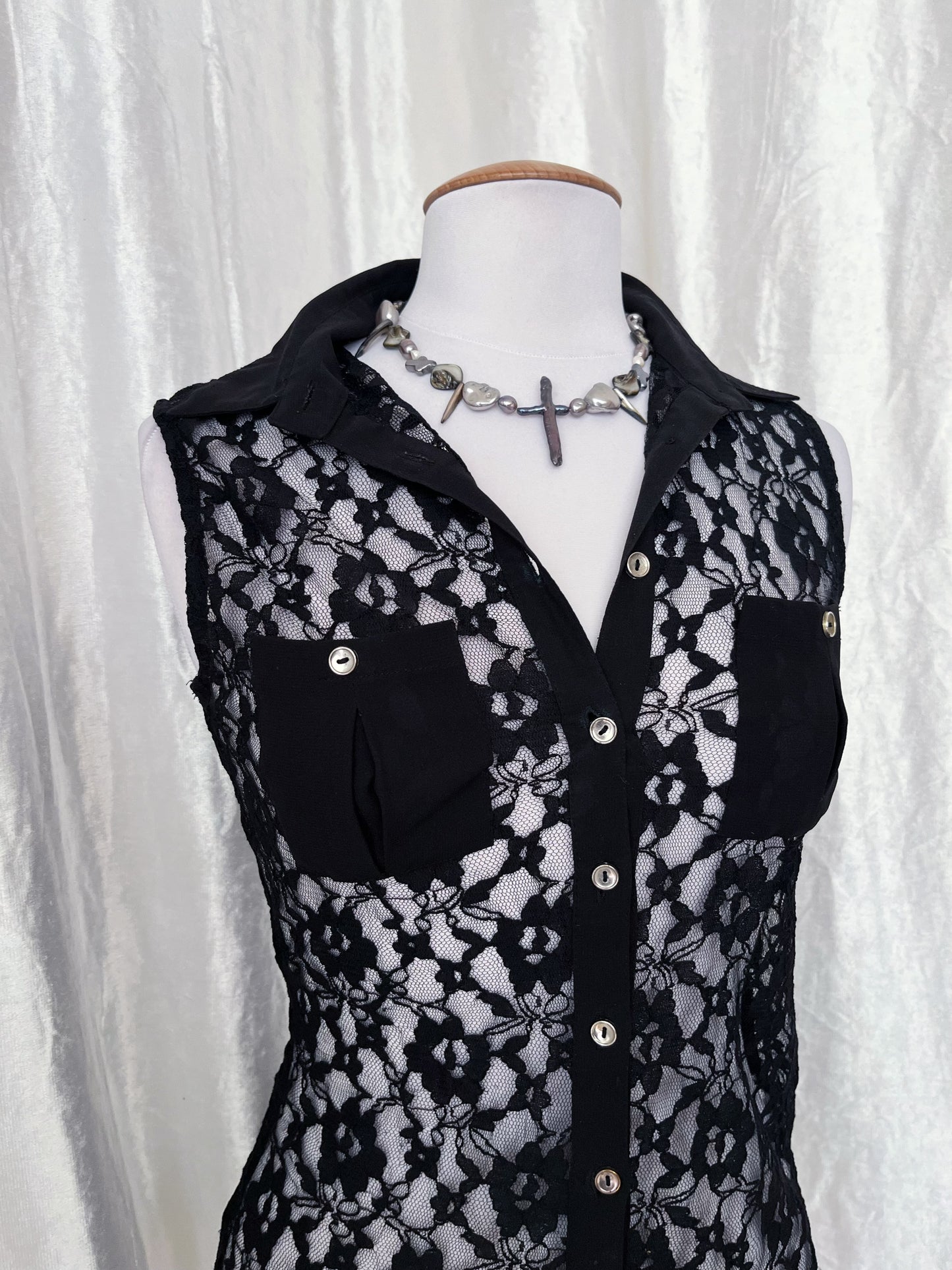 Beautiful alternative lace shirt 🕷️