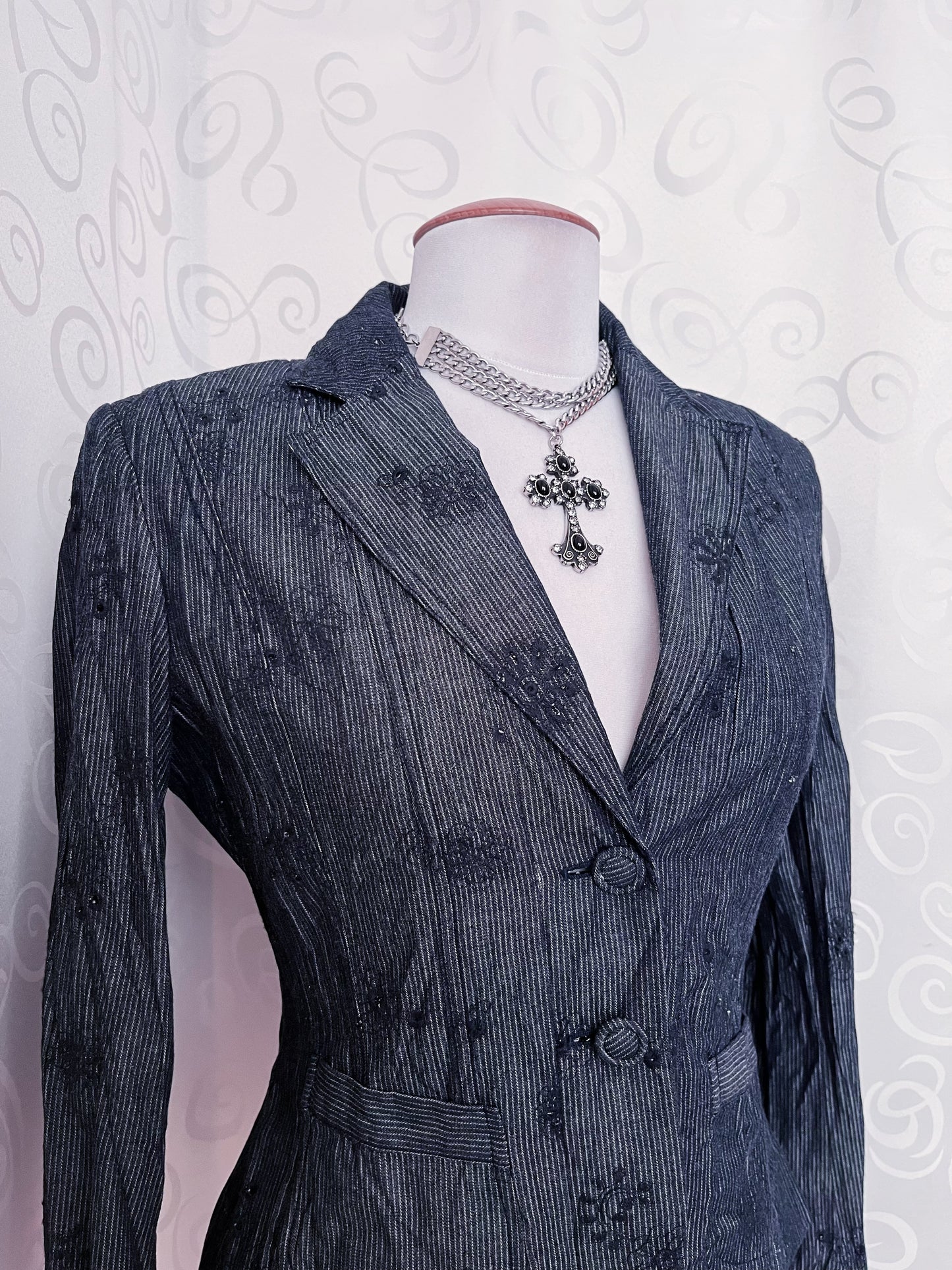 00’s whimsygoth striped & embroidered grey blazer 🌀🥀
