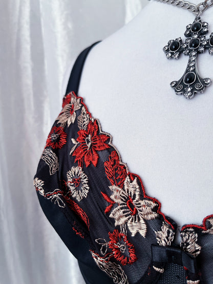 Fairy corset top with embroidered floral detail 💐