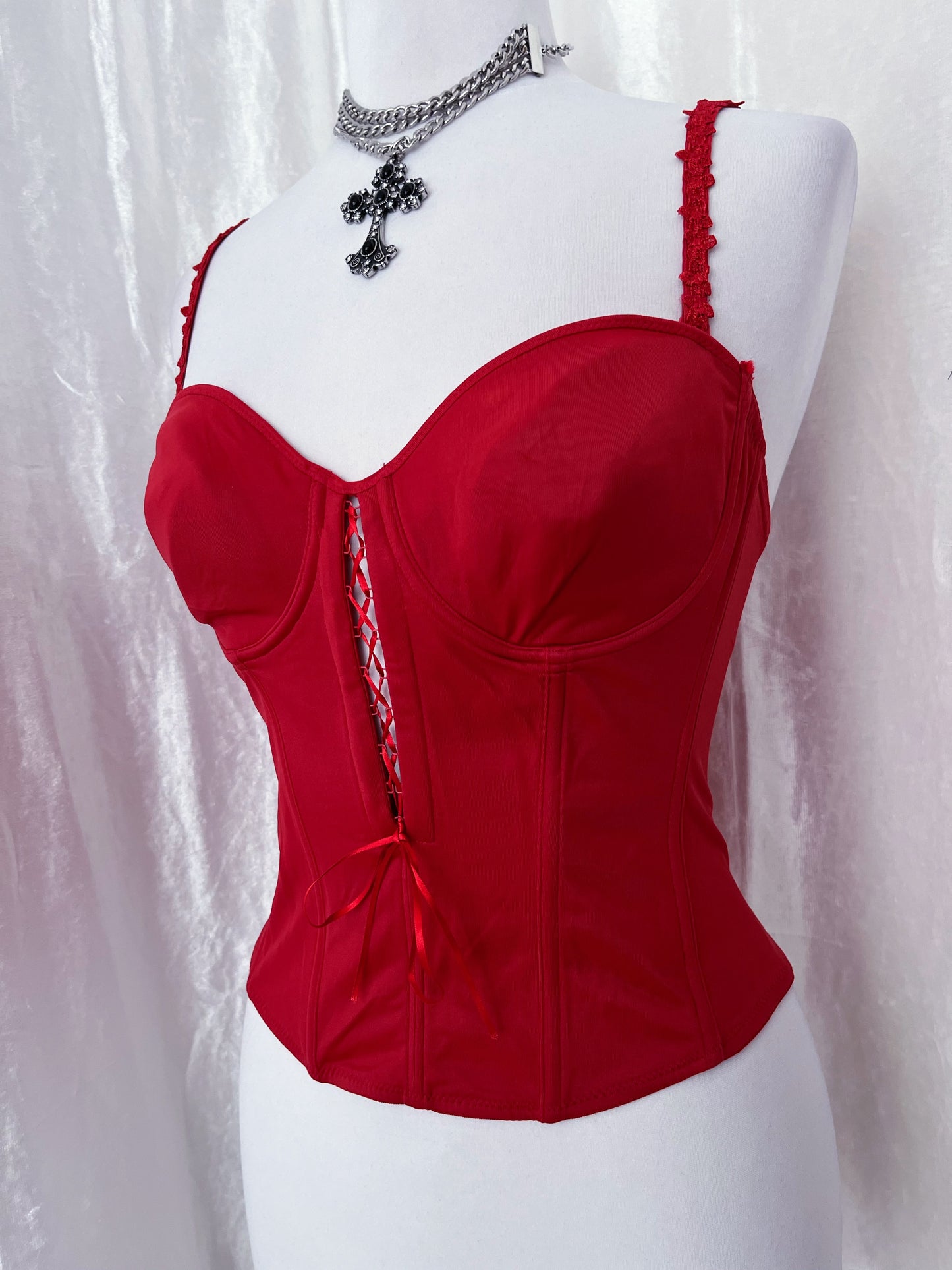 Hot, red corset top with lace-up detail ❤️🌹