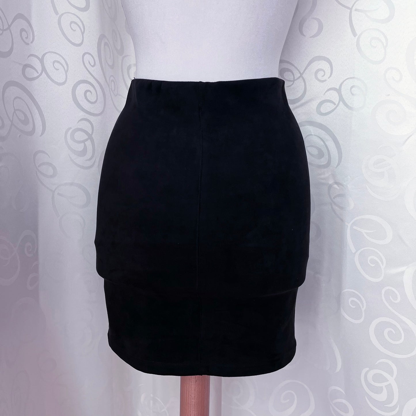 Essential mini Alt black skirt with buckles 🦇