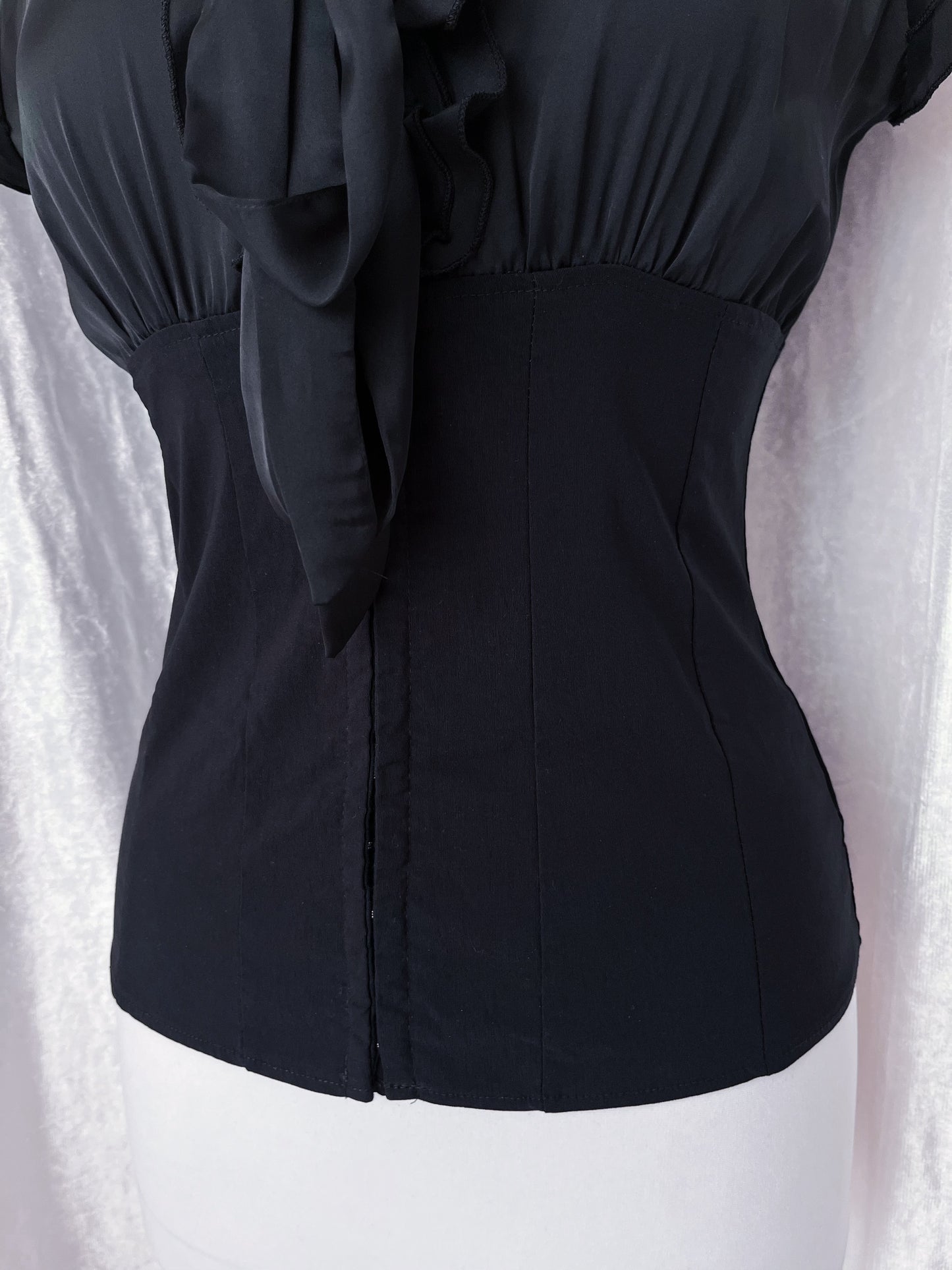 00’s Clockhouse Gothic shirt that closes with clasps and lace up back detail 🦇