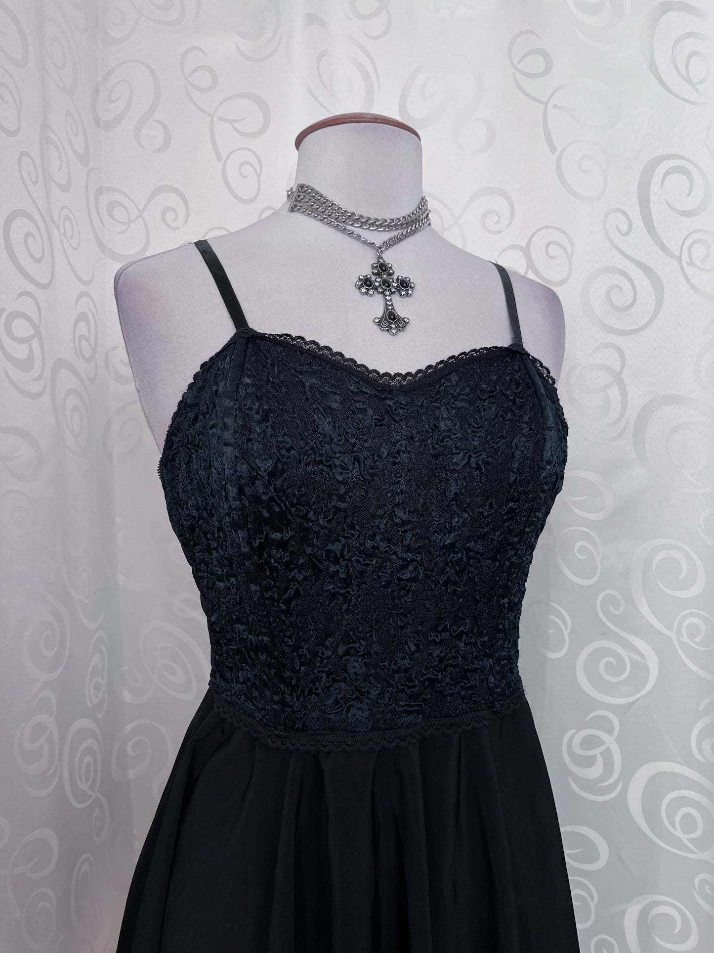 00’s Gothic black dress 🕷️