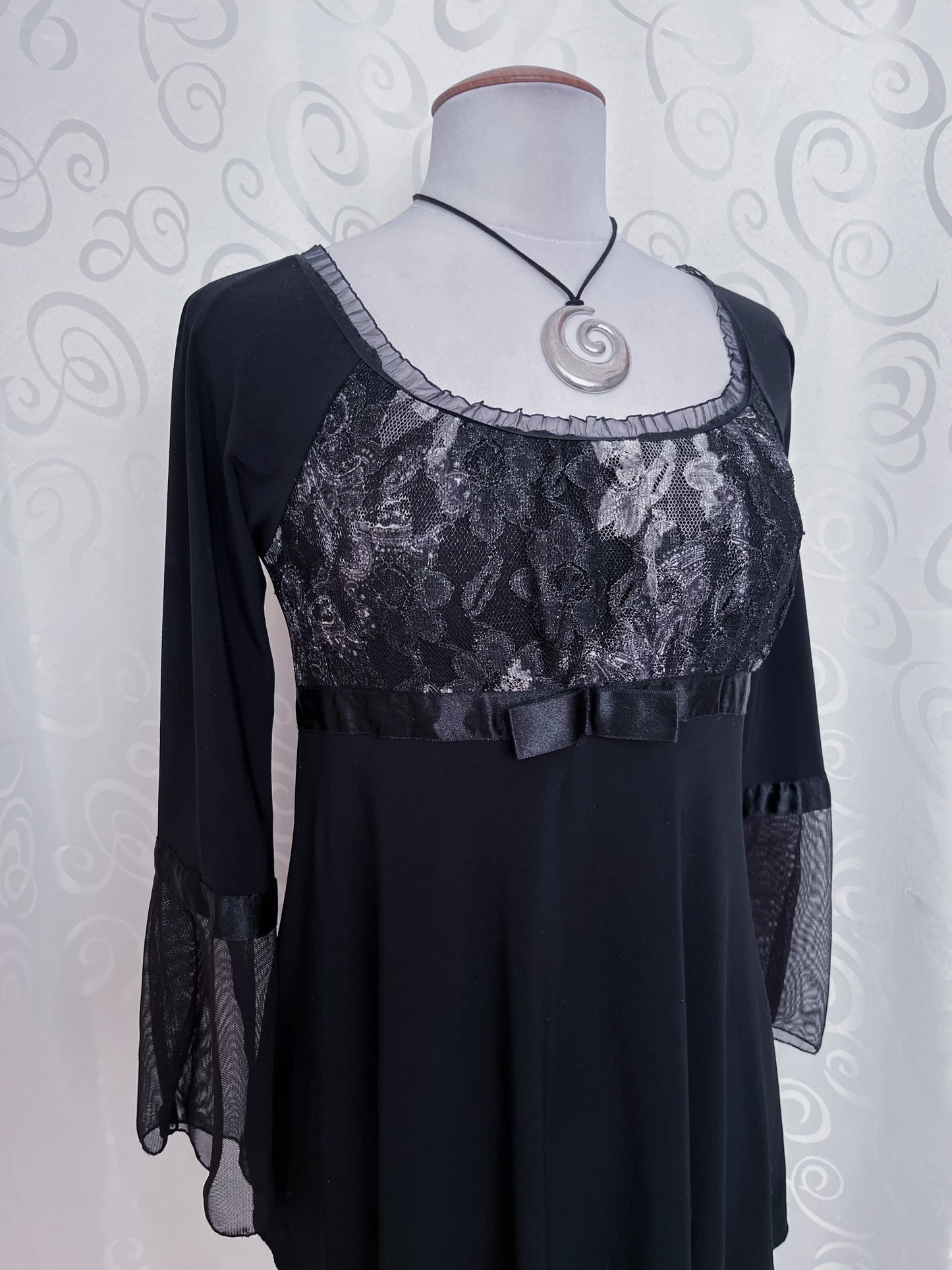 00’s whimsygoth/witchy black top 🕸️🦇