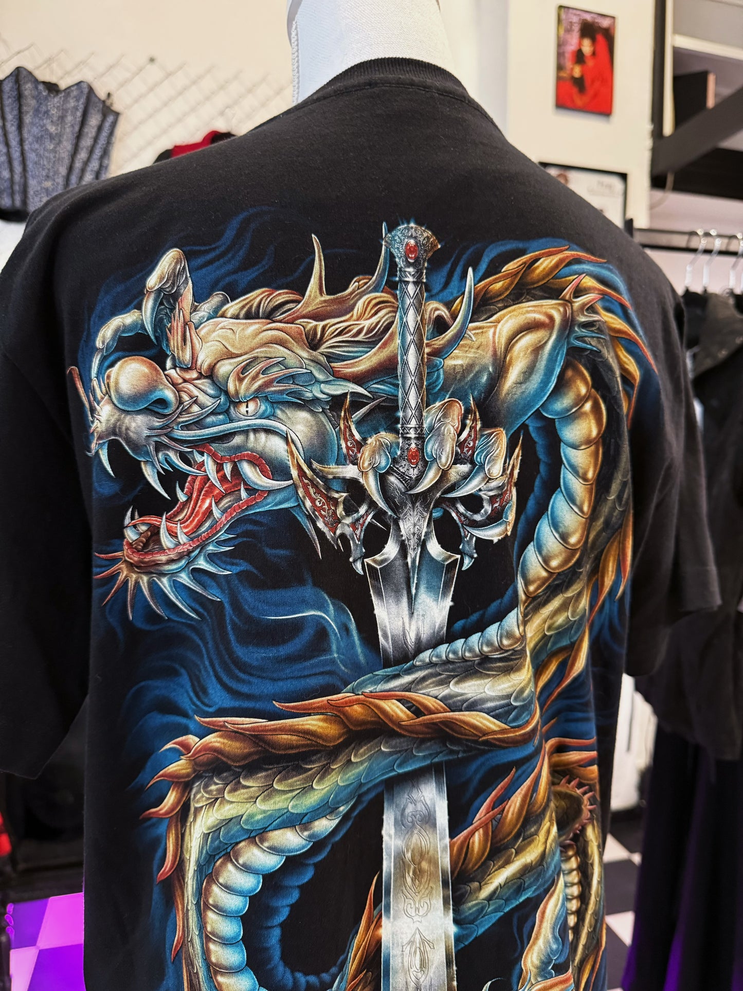 00’s Rock Chang dragon embossed T-shirt with piercings 🐉