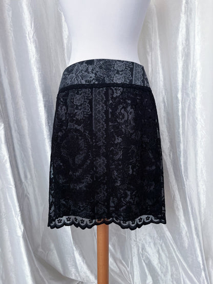 Dark coquette floral skirt with lace detail 🖤🌹