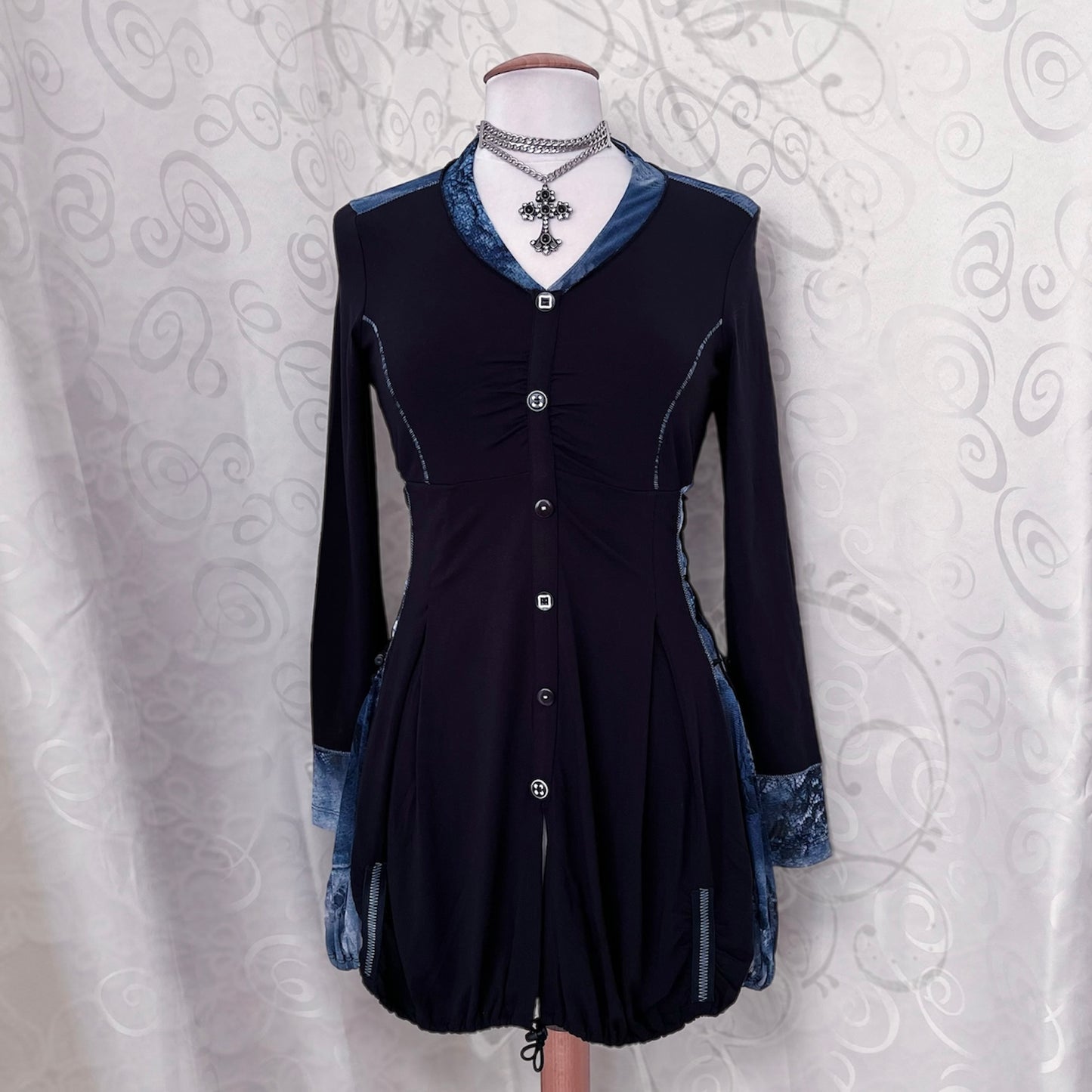 00’s whimsy mermaid shirt dress with lace up & sea mesh details on the sides, neckline & sleeves 🌊🧜‍♀️