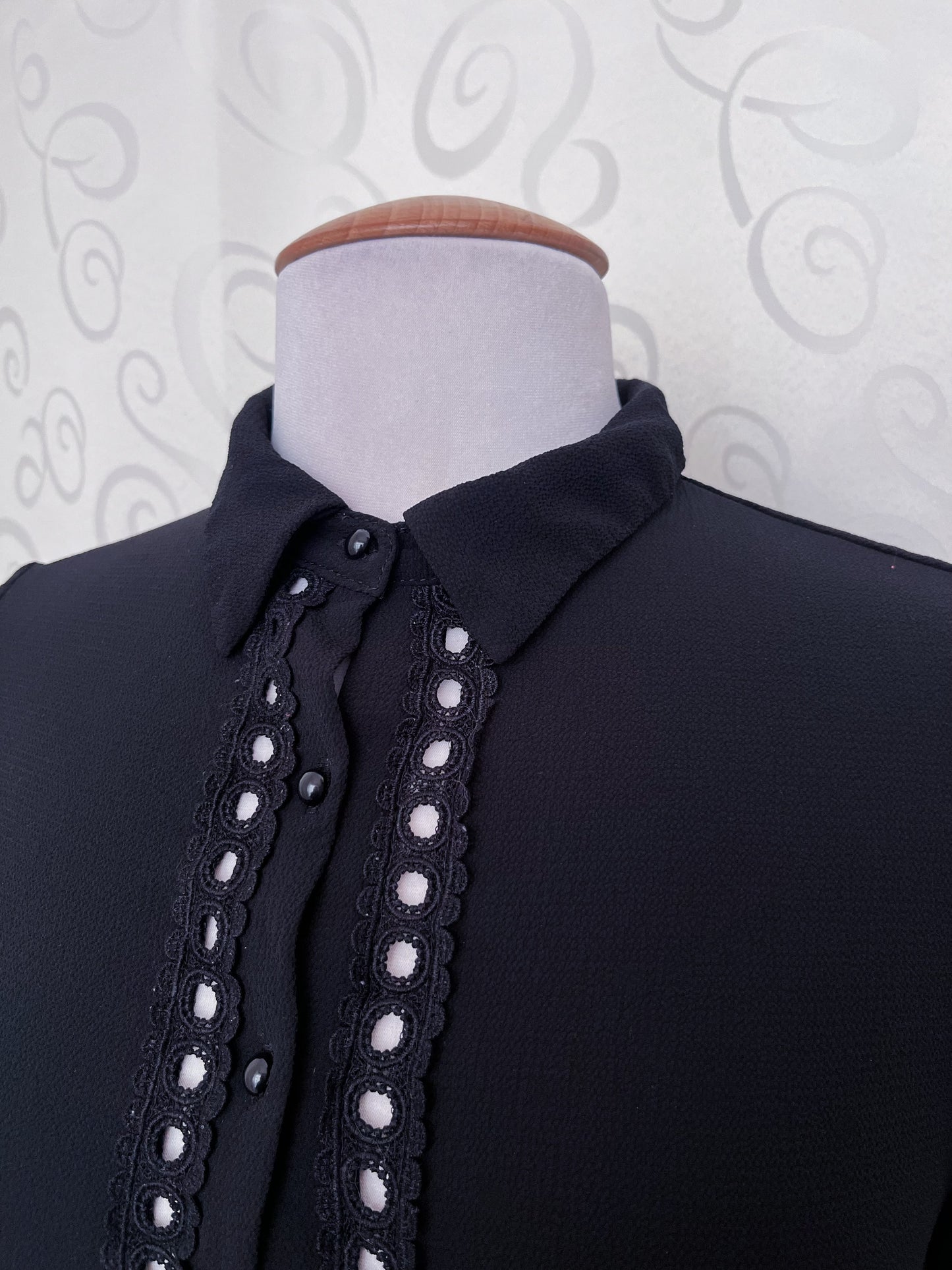 00’s Gothic/Jirai Kei black shirt 🏰🕷️