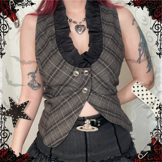 00’s Dark Academia vest with ruffle detail🖤🦇