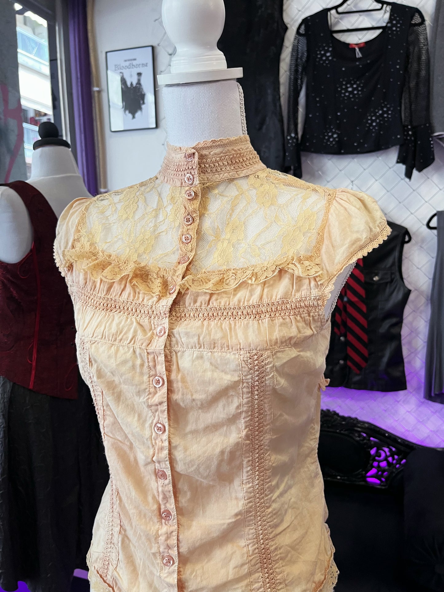 00’s whimsy coquette beige lacey cotton shirt ☀️