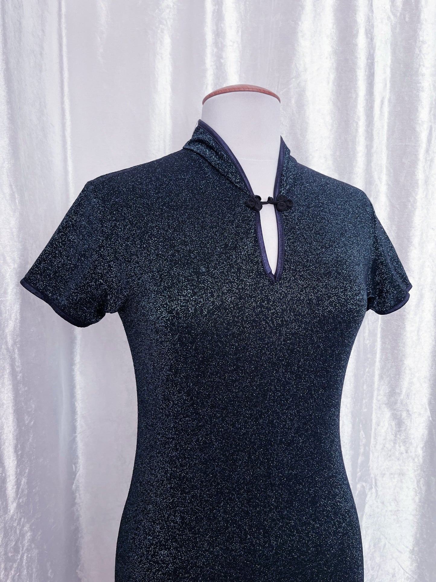 00’s Asian Qipao style dark blue shiny dress 🌌