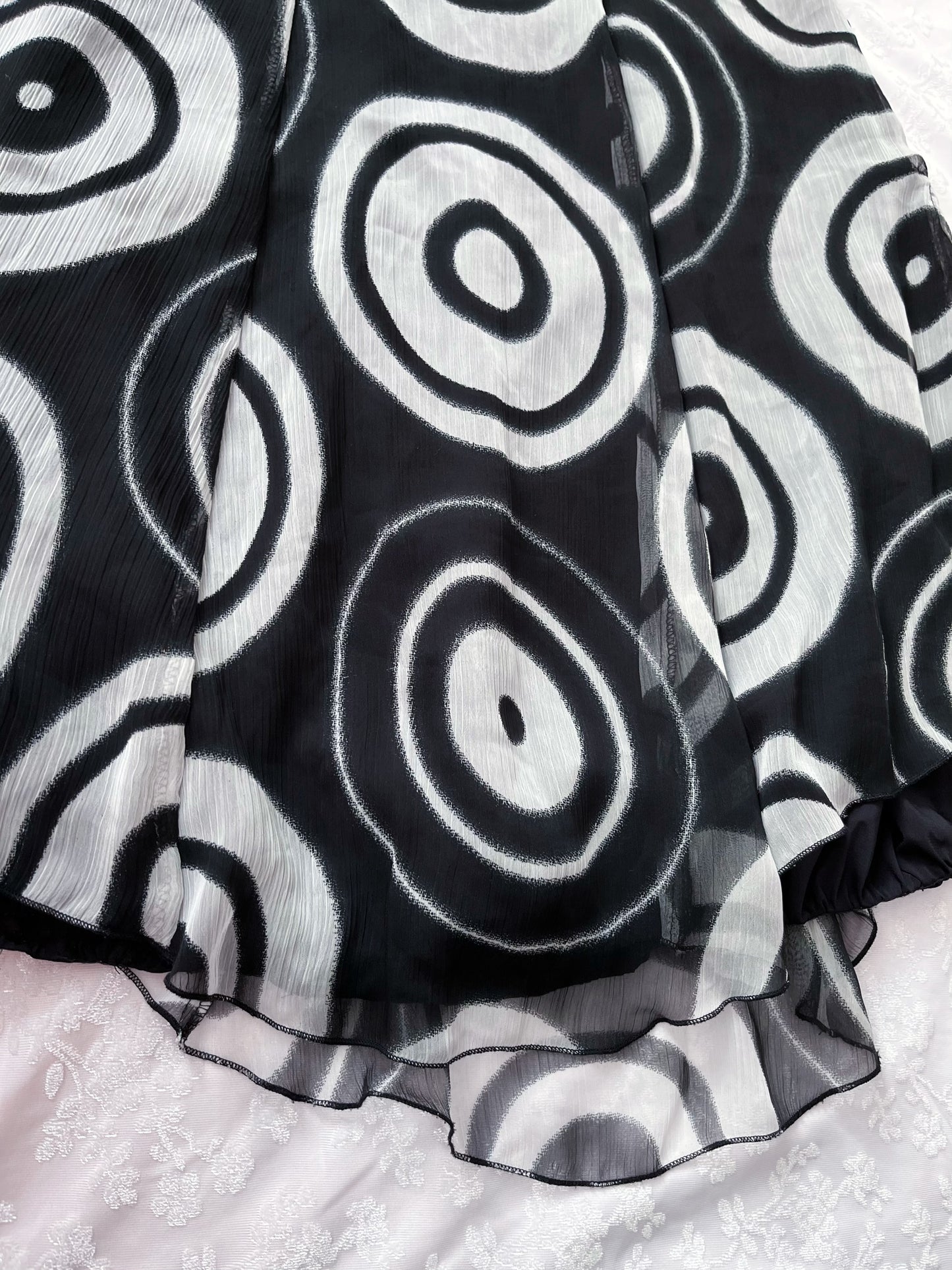 Iconic 00’s mesh patterned skirt 💀🕸️