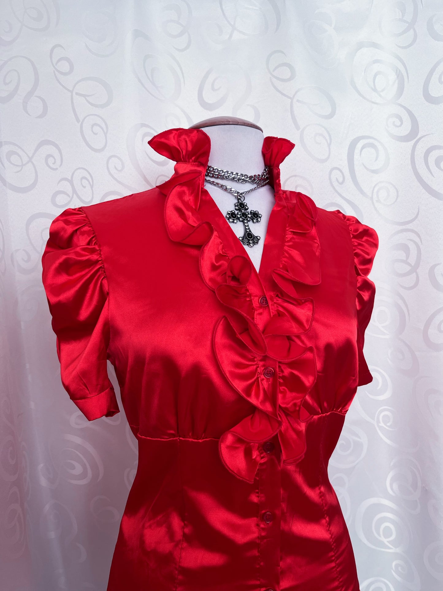 00’s vampire gothic saten red shirt with ruffle details ❤️🫀