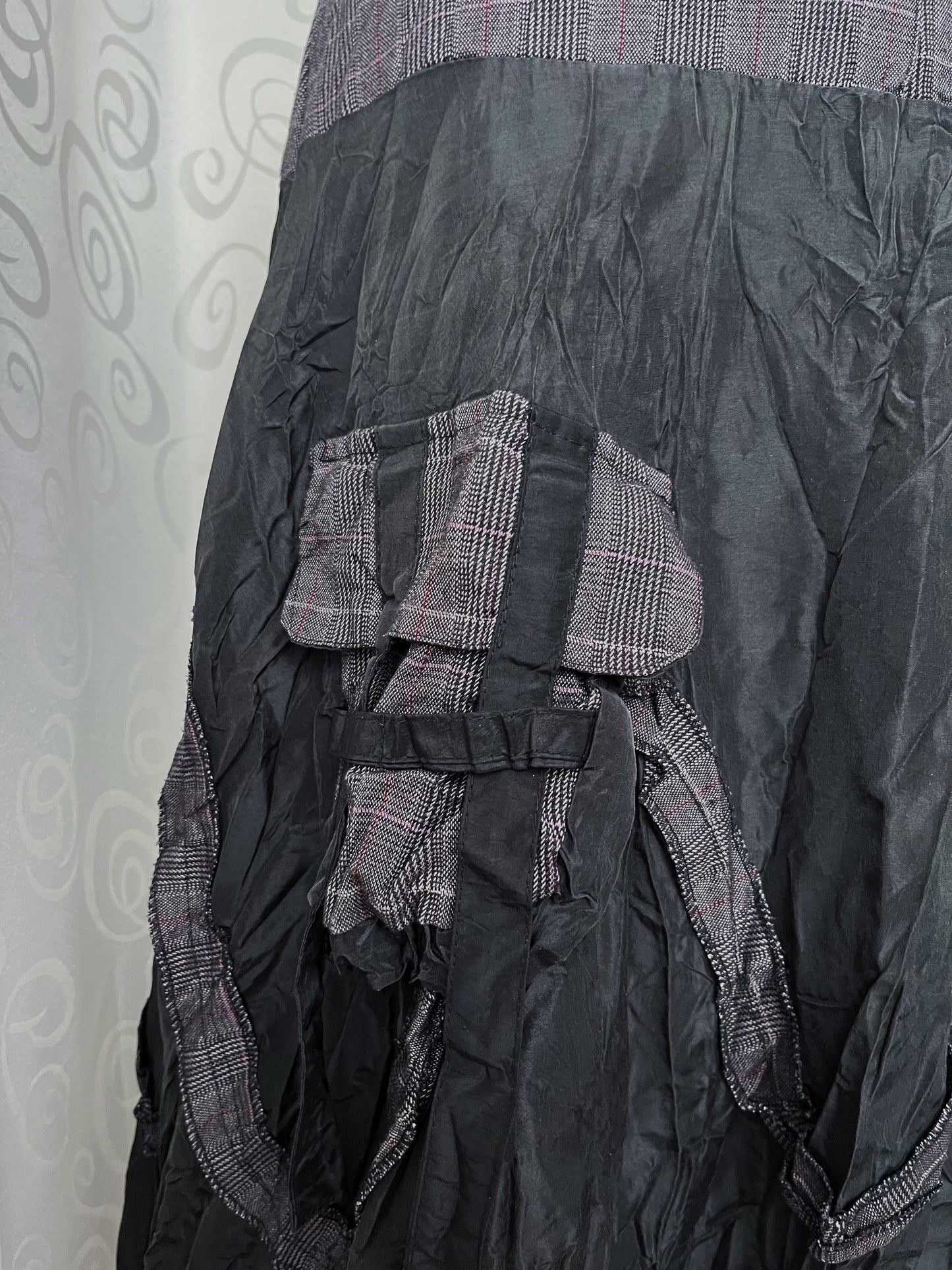 00’s iconic whimsy tartan patchwork skirt 🦇🌀