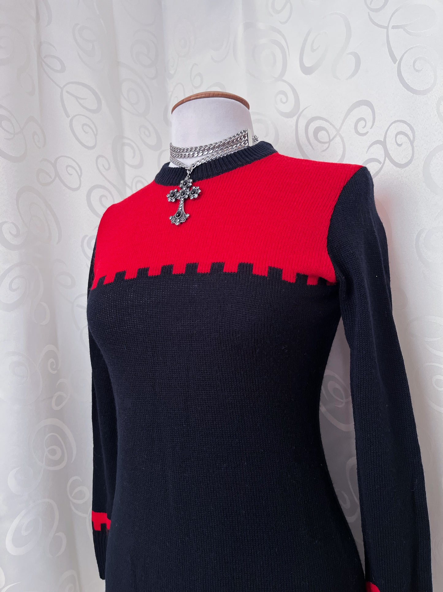 00’s comfy black & red knit tunic ❤️🕷️