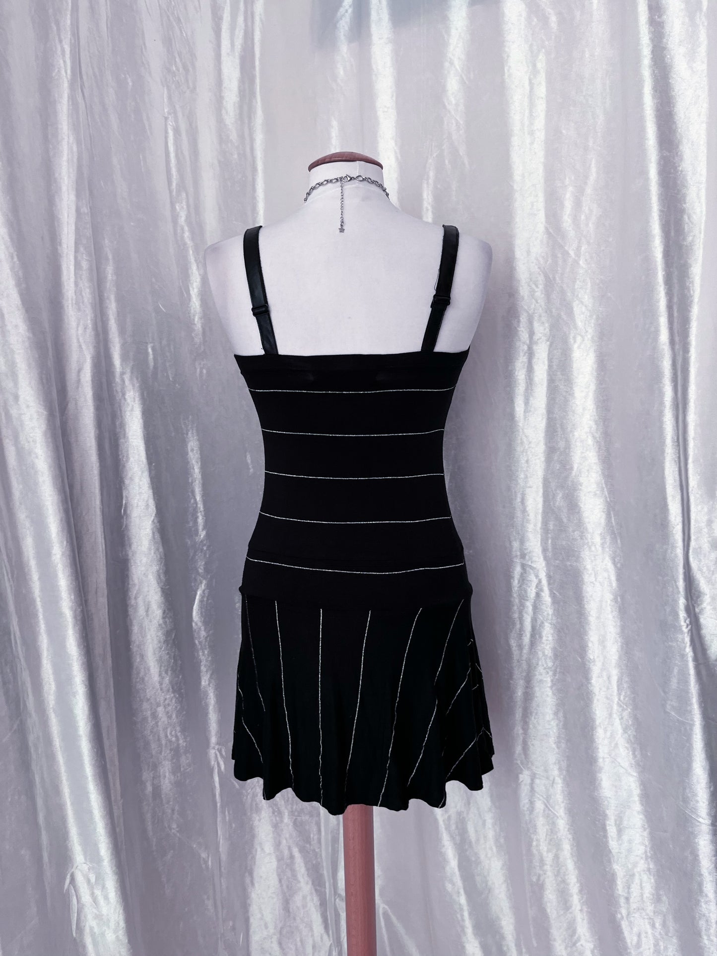 00’s fishbone striped dress ✨