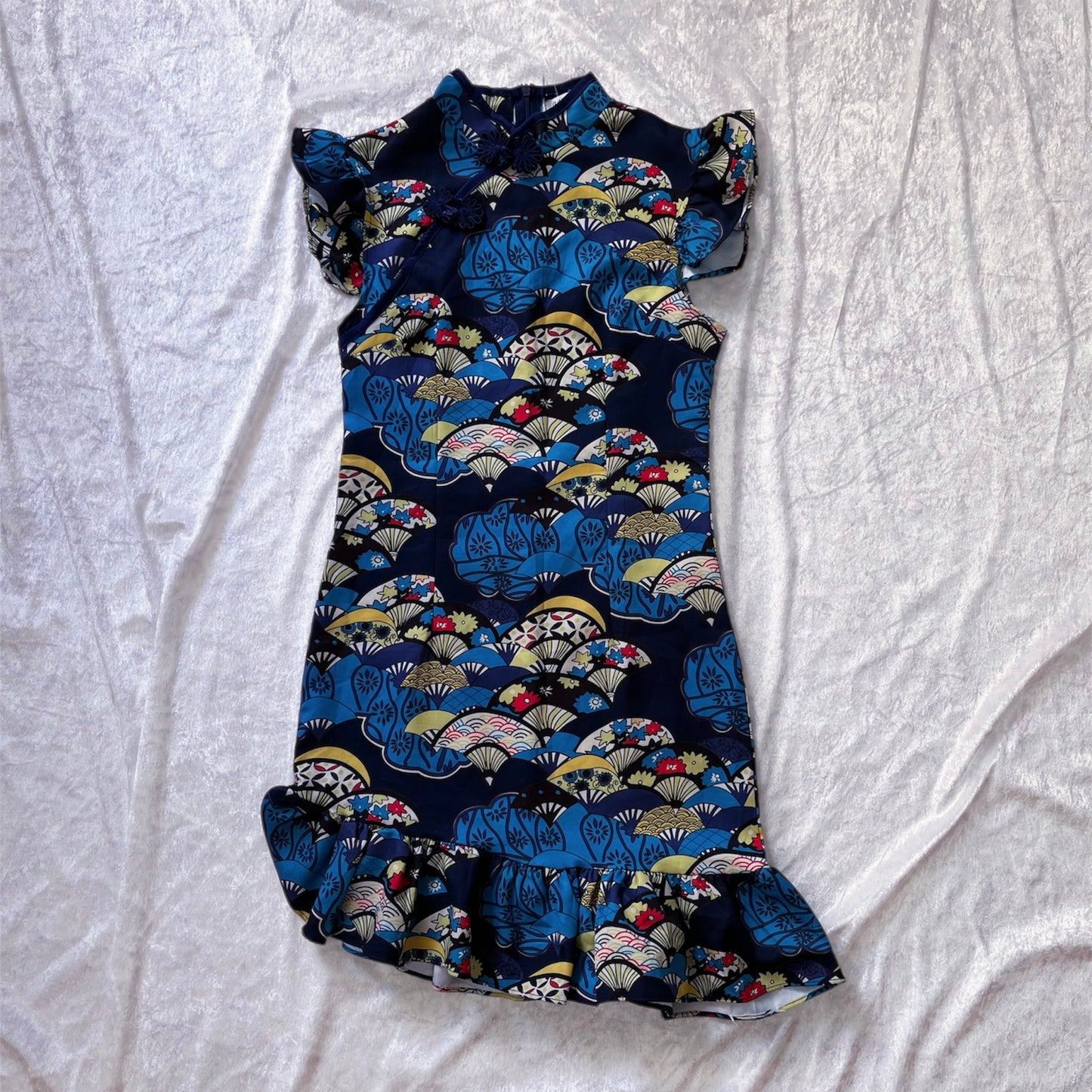 Cheongsam Qipao dress with ruffle details on the sleeves & bottom 🎏